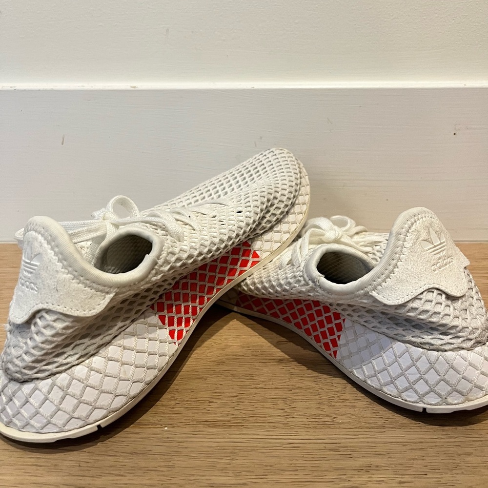 Adidas Deerupt Sneakers White with Red highlight